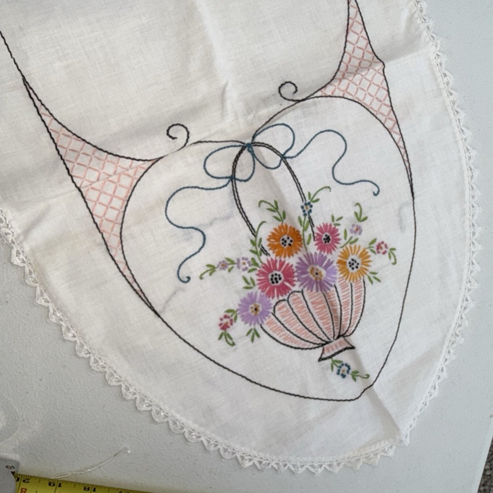 VTG  White Linen Embroidered Floral Table‎ Runner 44" X 14"
